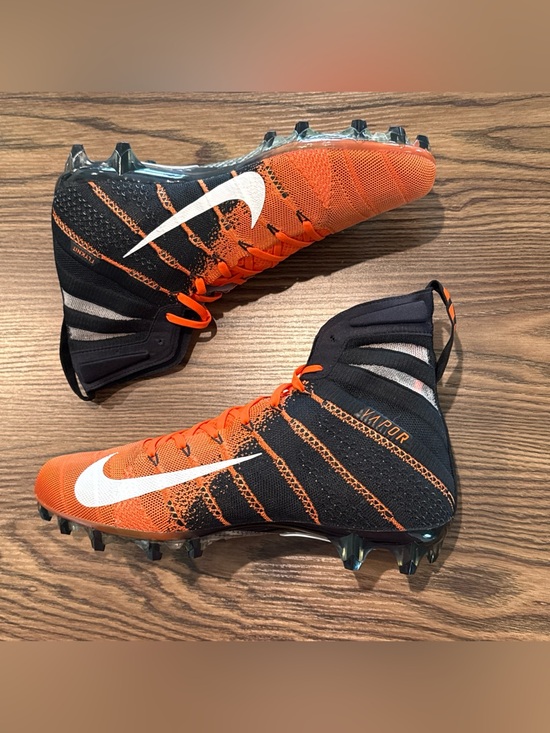 Size 11 Nike Vapor Untouchable 3 Elite Football Cleats Black/Orange AO3006-081 main image 11
